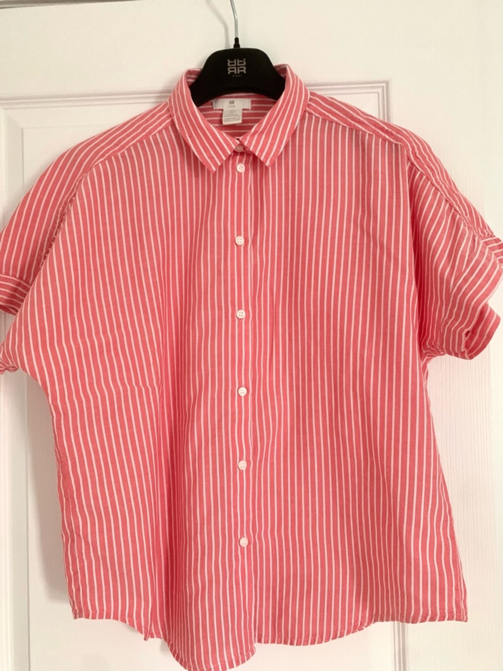 H&M Red and White Vertical Stripe Short-Sleeve Button-Up Shirt